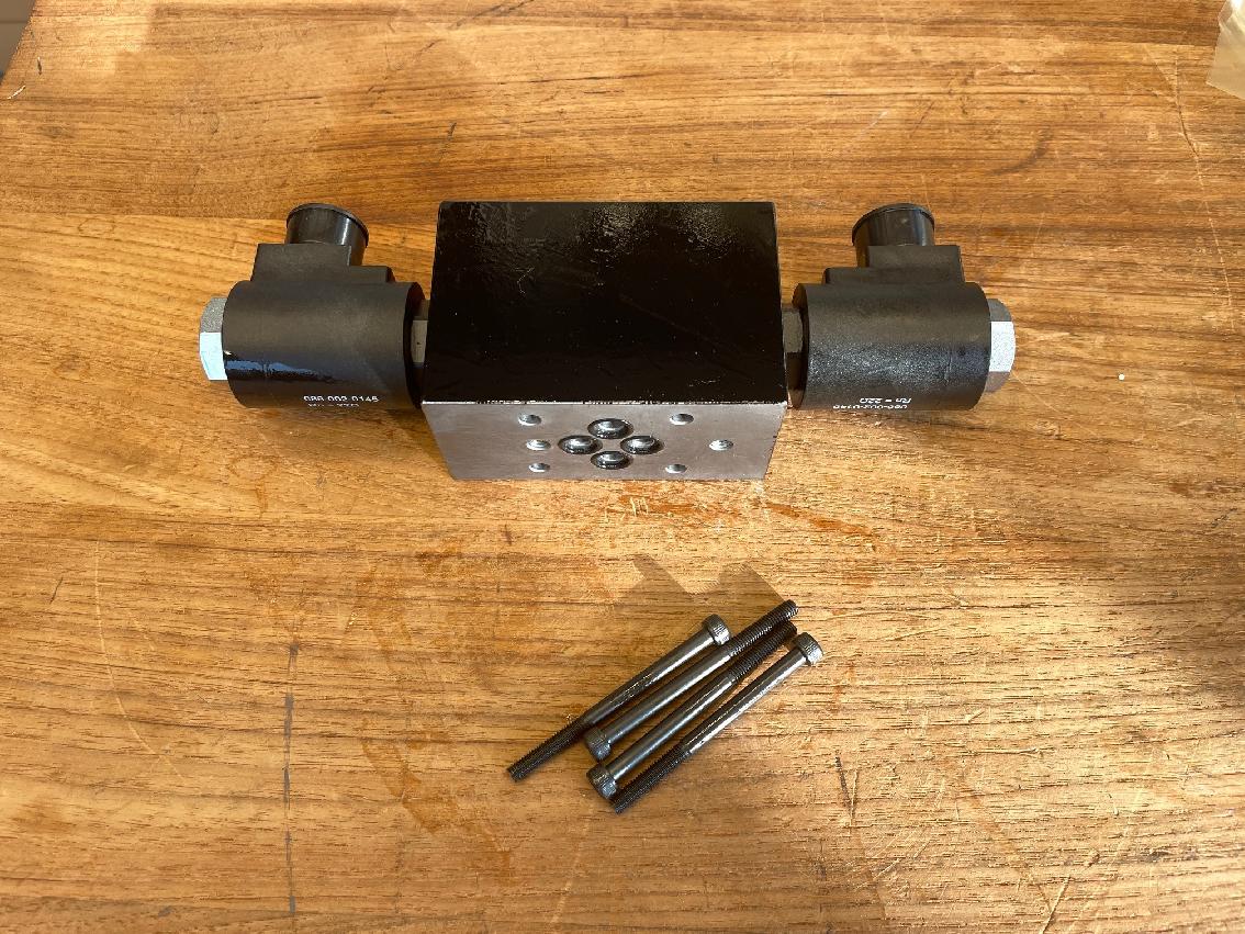 3316423 Grove GMK 5200 ADAPTER BLOCK