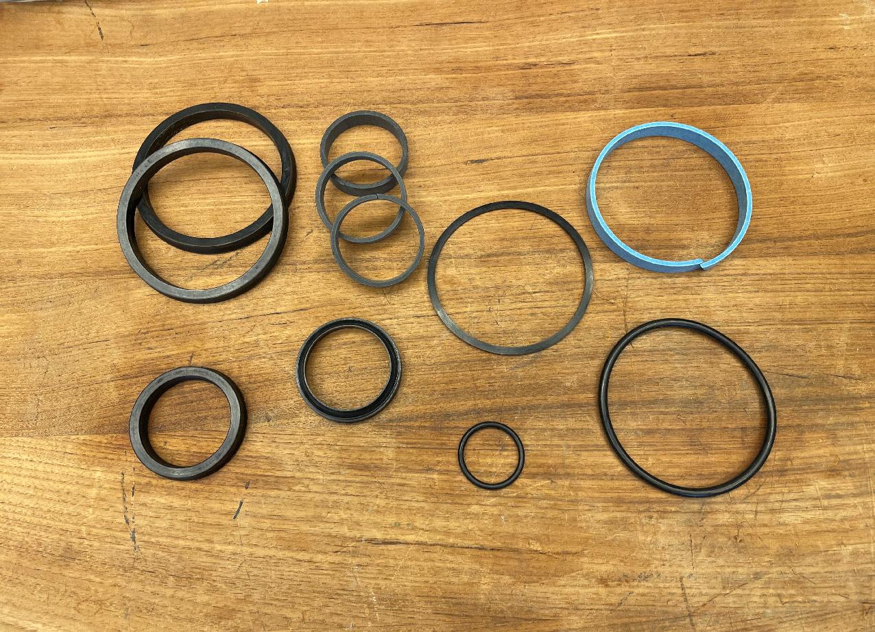 3856075 Manitowoc M 999 PIN PULLER SEAL KIT 