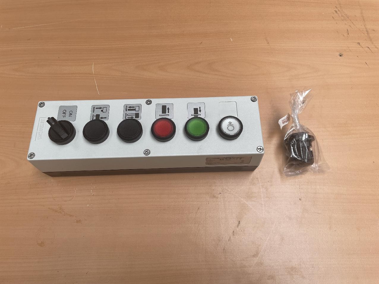 3053060 Grove GMK 6220-L PUSH BUTTONS