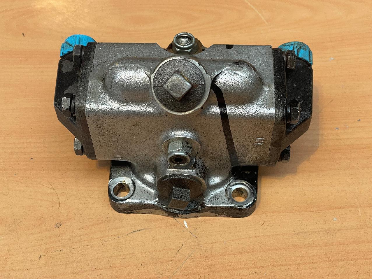 700878 Grove GMK VALVE BLOCK