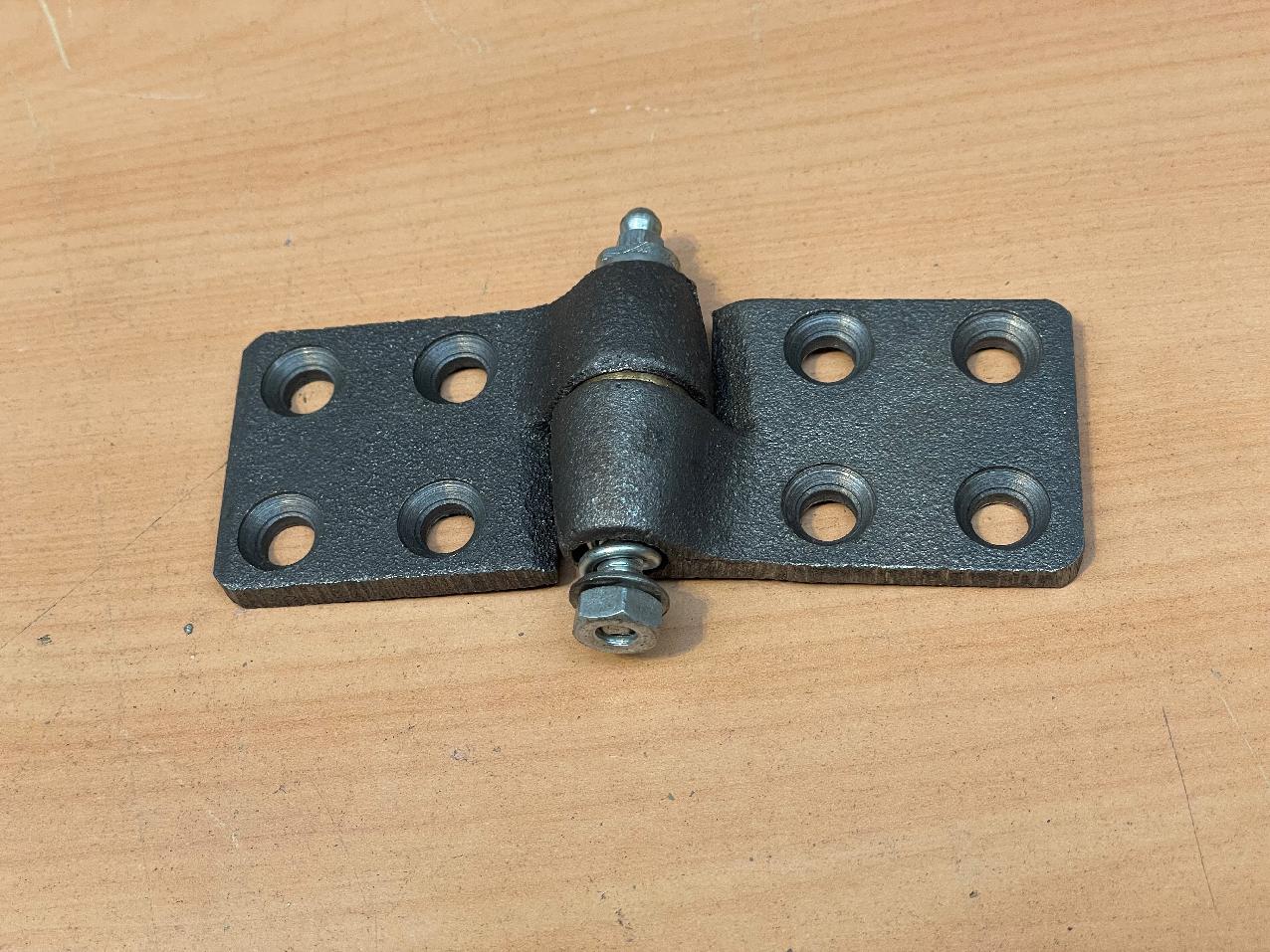 8737443 Grove GMK DOOR HINGE